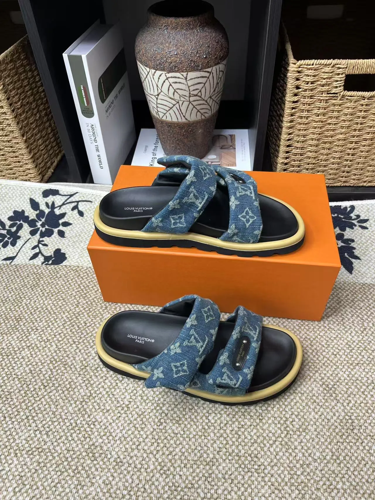 P340 yuan LV Louis Vuitton Full of high-end feel! A popular model among bloggers at home and abroad, it’s retro and fashionable, and looks stunning on your feet! Mainly recommended model on the official website★ ━━━━━ ЅᏇєєt ━━━━━ ▪️Upper: original calfskin ➕5D printing process ▪️Inner: imported mixed sheepskin ▪️Outsole: original molded foam outsole ▪️Size: Female 35-40 Men's 39-44 (women's 41 men's 45)